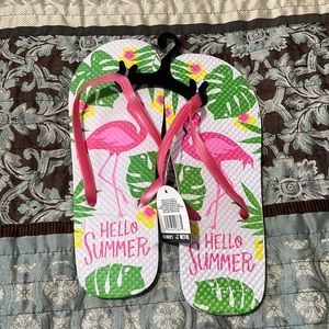 Adorable flamingo flip flops